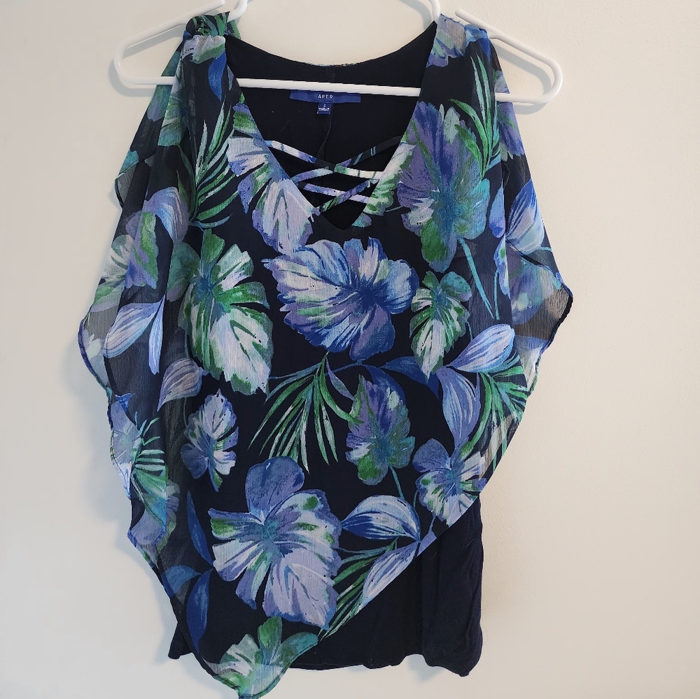 Short-sleeved blouse